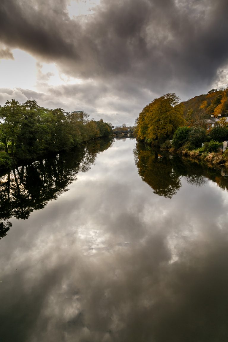 Perfect Reflection in the Lee