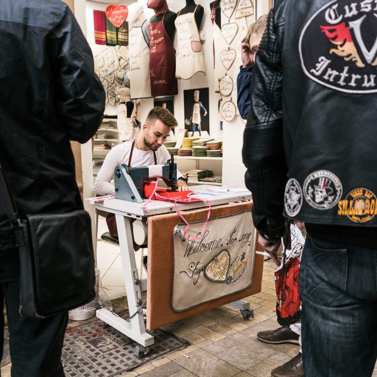 Street Sewing Machine