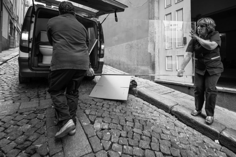 Careful with the glass plate!