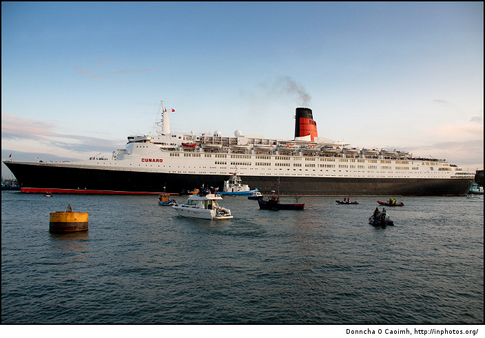 QE2 Leaving Cork